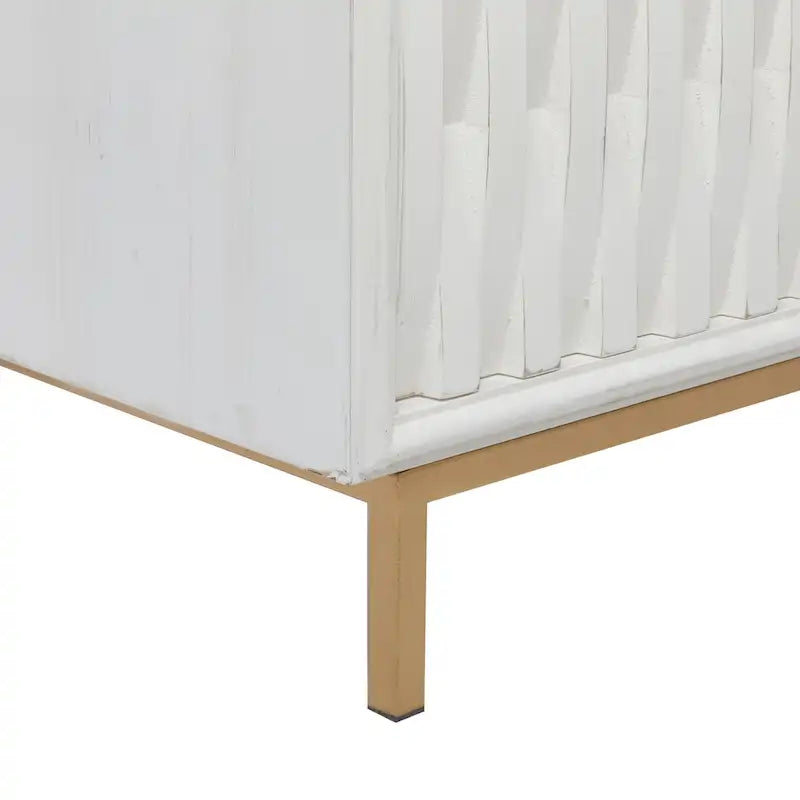 Moderner Schrank aus weißem Holz