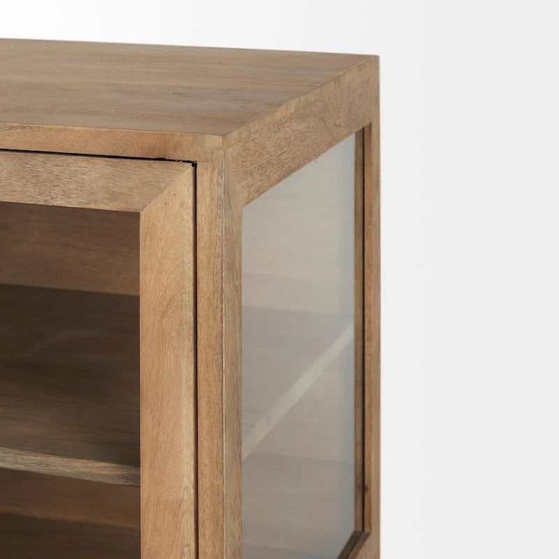 Accentkast van massief hout met zwart ijzeren frame en glazen deuren