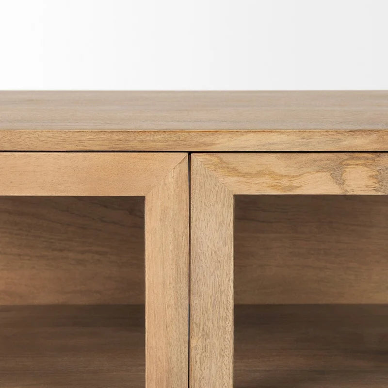 Accentkast van massief hout met zwart ijzeren frame en glazen deuren