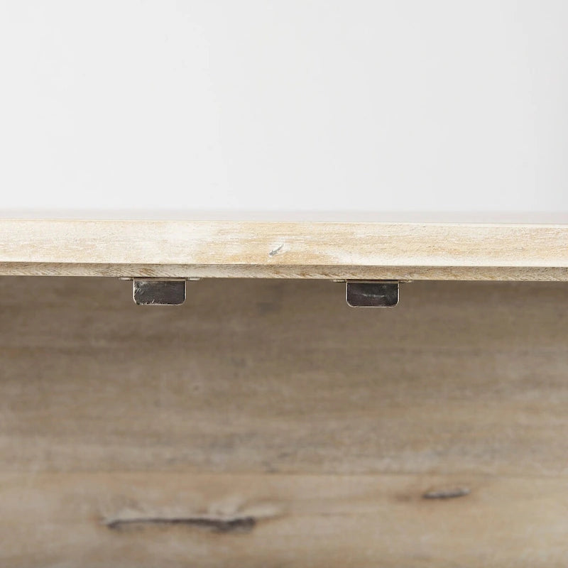 Accentkast van massief hout met zwart ijzeren frame en glazen deuren