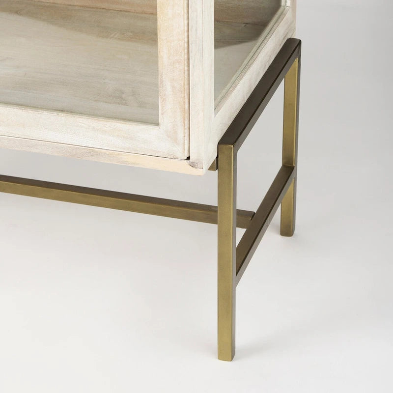 Accentkast van massief hout met zwart ijzeren frame en glazen deuren