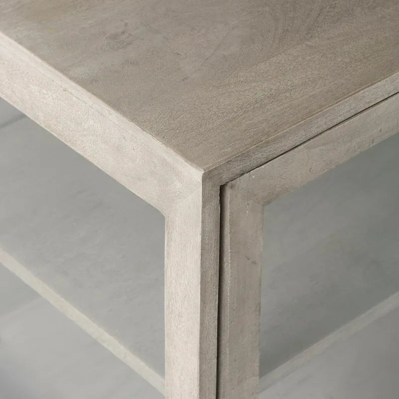 Accentkast van massief hout met zwart ijzeren frame en glazen deuren